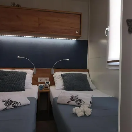 J & R Mobile Homes Village de vacances