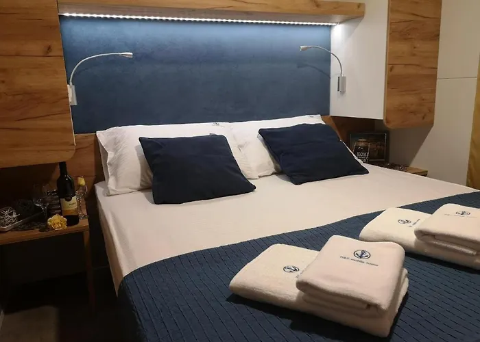 J & R Mobile Homes Holiday park *