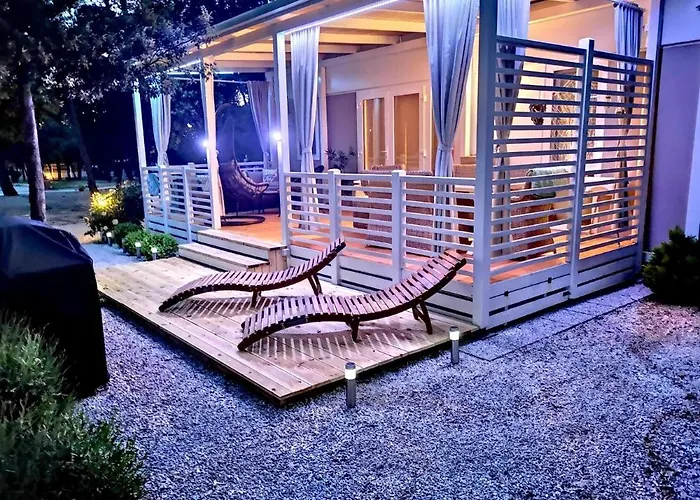 J & R Mobile Homes