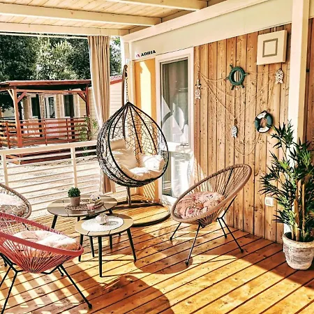 J & R Mobile Homes