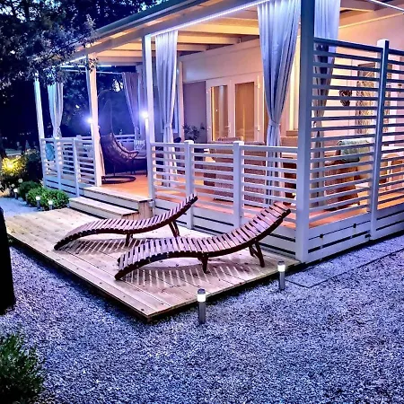 J & R Mobile Homes
